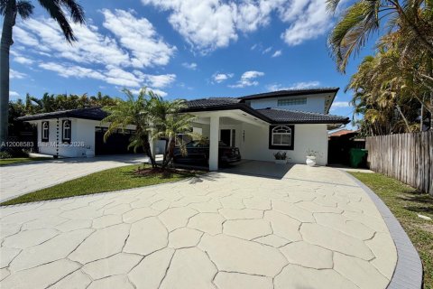 Casa en venta en Miami, Florida, 5 dormitorios № 2074162 - foto 4