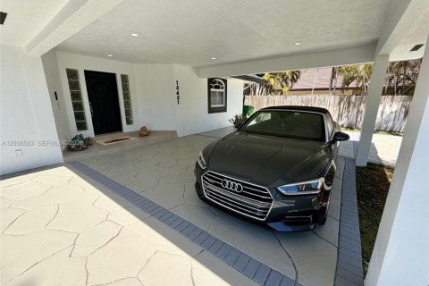 Casa en venta en Miami, Florida, 5 dormitorios № 2074162 - foto 2