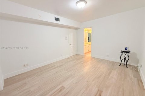 Casa en venta en Miami, Florida, 5 dormitorios № 2074162 - foto 24