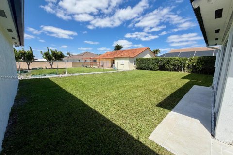 Casa en venta en Miami, Florida, 5 dormitorios № 2074162 - foto 13