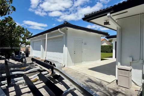 Casa en venta en Miami, Florida, 5 dormitorios № 2074162 - foto 9