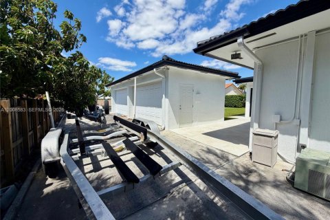 Casa en venta en Miami, Florida, 5 dormitorios № 2074162 - foto 10