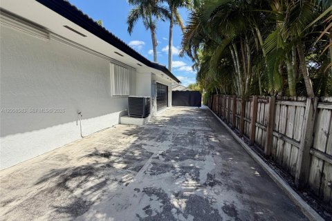 Casa en venta en Miami, Florida, 5 dormitorios № 2074162 - foto 11