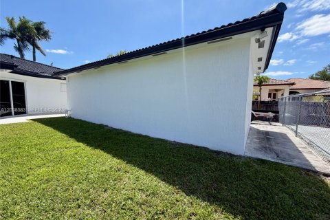 Casa en venta en Miami, Florida, 5 dormitorios № 2074162 - foto 15