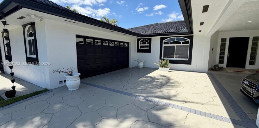 Casa en Miami, Florida 5 dormitorios № 2074162