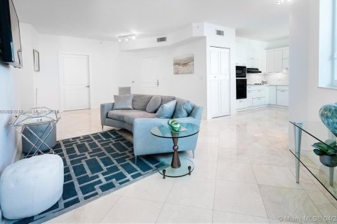 Condo in Miami Beach, Florida, 1 bedroom  № 1962372 - photo 1