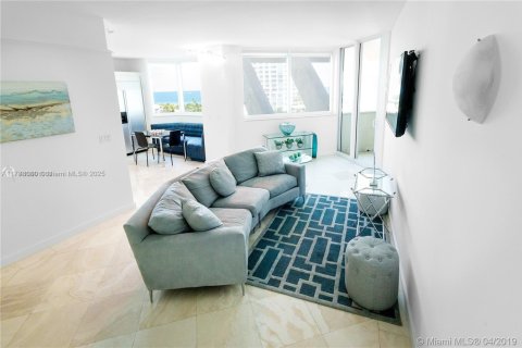 Condo in Miami Beach, Florida, 1 bedroom  № 1962372 - photo 2