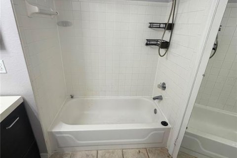 Condo in Orlando, Florida, 3 bedrooms  № 2220618 - photo 10