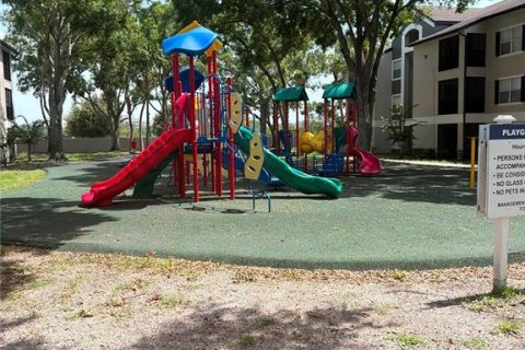 Condo in Orlando, Florida, 3 bedrooms  № 2220618 - photo 17
