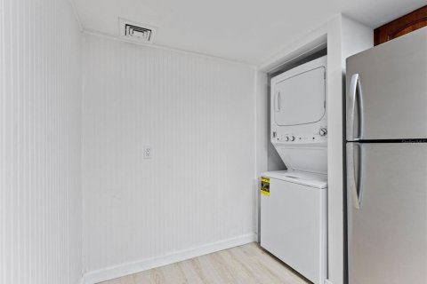 Condo in Treasure Island, Florida, 1 bedroom  № 1917578 - photo 16