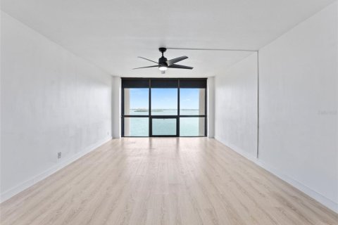Condo in Treasure Island, Florida, 1 bedroom  № 1917578 - photo 4