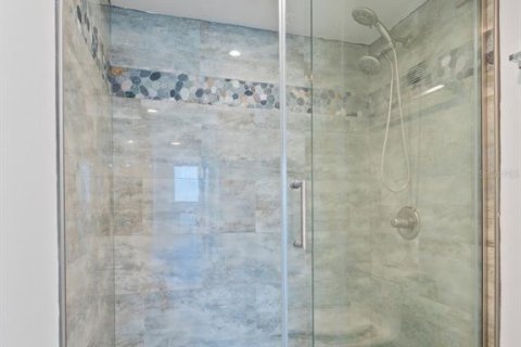 Condo in Treasure Island, Florida, 1 bedroom  № 1917578 - photo 13