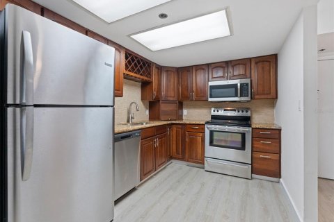 Condo in Treasure Island, Florida, 1 bedroom  № 1917578 - photo 7