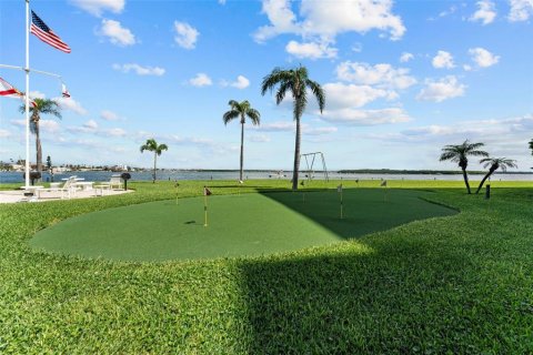 Condo in Treasure Island, Florida, 1 bedroom  № 1917578 - photo 22