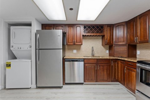 Condo in Treasure Island, Florida, 1 bedroom  № 1917578 - photo 6
