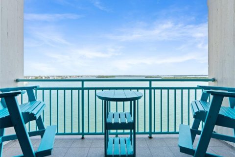 Condo in Treasure Island, Florida, 1 bedroom  № 1917578 - photo 17
