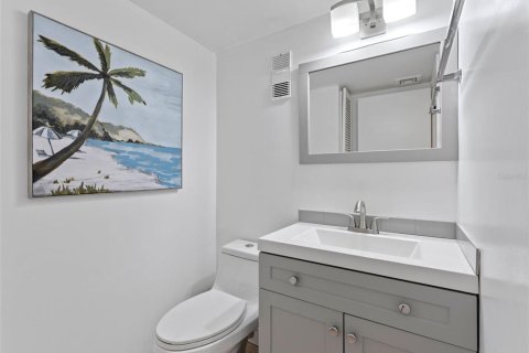 Condo in Treasure Island, Florida, 1 bedroom  № 1917578 - photo 15