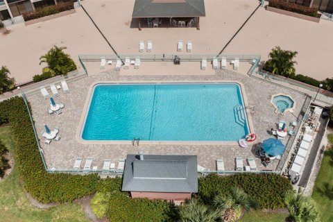 Condo in Treasure Island, Florida, 1 bedroom  № 1917578 - photo 21