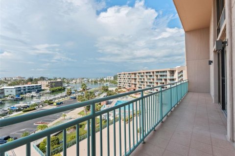 Condo in Treasure Island, Florida, 1 bedroom  № 1917578 - photo 19