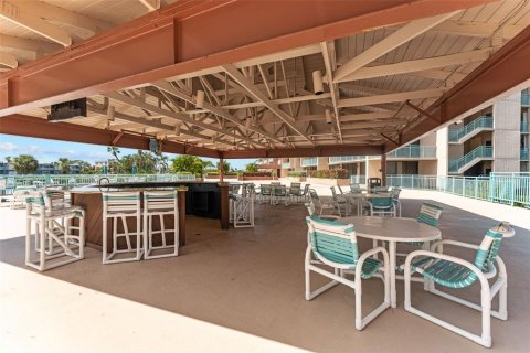 Condo in Treasure Island, Florida, 1 bedroom  № 1917578 - photo 26
