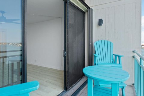 Condo in Treasure Island, Florida, 1 bedroom  № 1917578 - photo 18