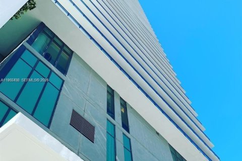 Immobilier commercial à vendre à Miami, Floride № 2027017 - photo 2