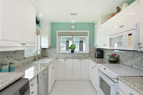 Condo in Bradenton, Florida, 2 bedrooms  № 1517203 - photo 12