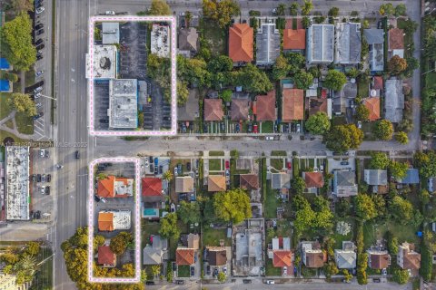 Commercial property in Miami, Florida № 1861352 - photo 11