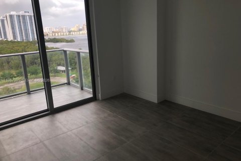 Condo in North Miami Beach, Florida, 2 bedrooms  № 1995237 - photo 29