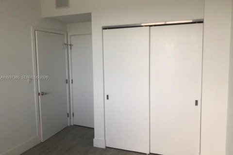 Condo in North Miami Beach, Florida, 2 bedrooms  № 1995237 - photo 17