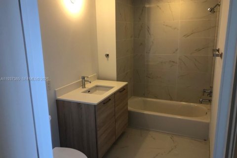 Condo in North Miami Beach, Florida, 2 bedrooms  № 1995237 - photo 24