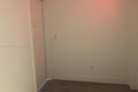 Condo in North Miami Beach, Florida, 2 bedrooms  № 1995237 - photo 25