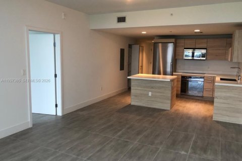 Condo in North Miami Beach, Florida, 2 bedrooms  № 1995237 - photo 5