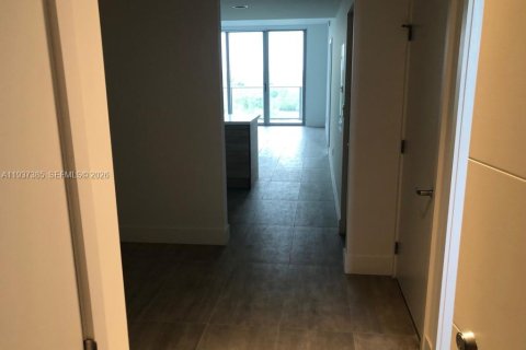 Condo in North Miami Beach, Florida, 2 bedrooms  № 1995237 - photo 9