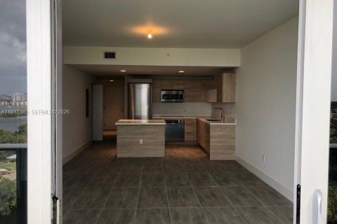 Condo in North Miami Beach, Florida, 2 bedrooms  № 1995237 - photo 6