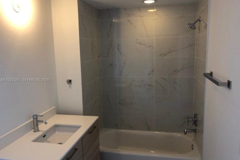 Condo in North Miami Beach, Florida, 2 bedrooms  № 1995237 - photo 20