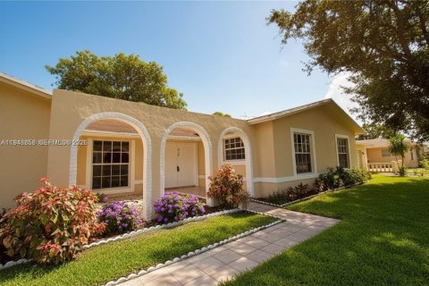 Villa ou maison à vendre à Margate, Floride: 3 chambres, 166.67 m2 № 2004954 - photo 2