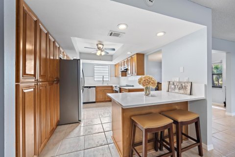 Townhouse in Royal Palm Beach, Florida 3 bedrooms, 158.86 sq.m. № 2376960 - photo 5