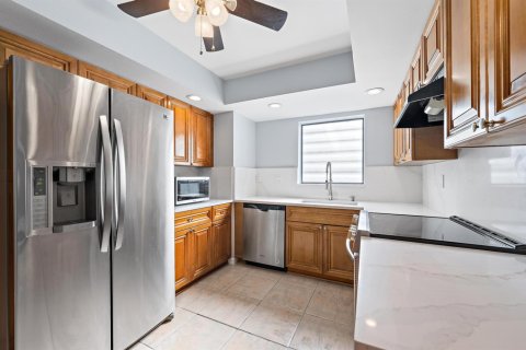 Townhouse in Royal Palm Beach, Florida 3 bedrooms, 158.86 sq.m. № 2376960 - photo 6