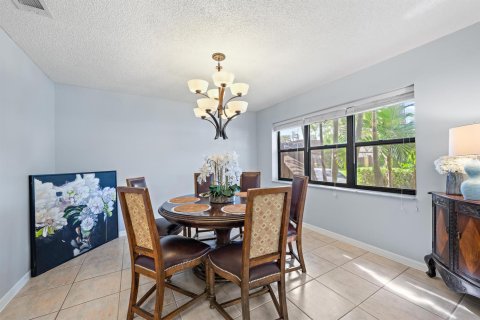 Townhouse in Royal Palm Beach, Florida 3 bedrooms, 158.86 sq.m. № 2376960 - photo 4
