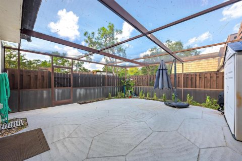 Townhouse in Royal Palm Beach, Florida 3 bedrooms, 158.86 sq.m. № 2376960 - photo 15