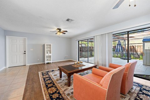 Townhouse in Royal Palm Beach, Florida 3 bedrooms, 158.86 sq.m. № 2376960 - photo 3