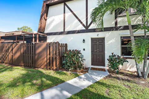 Townhouse in Royal Palm Beach, Florida 3 bedrooms, 158.86 sq.m. № 2376960