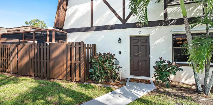 Townhouse in Royal Palm Beach, Florida 3 bedrooms, 158.86 sq.m. № 2376960