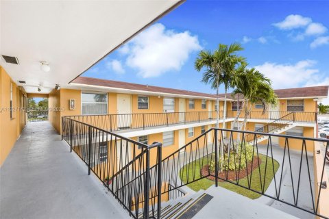 Apartamento en alquiler en Hialeah, Florida, 1 dormitorio, 63.17 m2 № 1985846 - foto 11