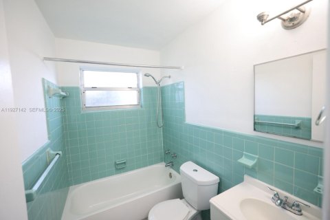 Apartamento en alquiler en Hialeah, Florida, 1 dormitorio, 63.17 m2 № 1985846 - foto 10
