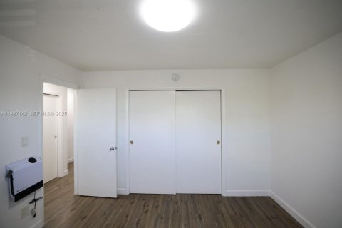 Apartamento en alquiler en Hialeah, Florida, 1 dormitorio, 63.17 m2 № 1985846 - foto 9