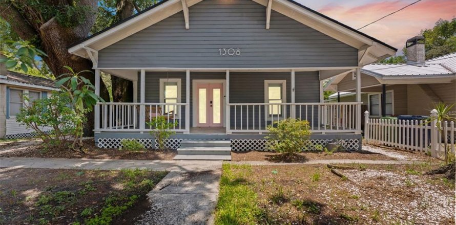 House in Tampa, Florida 3 bedrooms, 101.82 sq.m. № 1802197