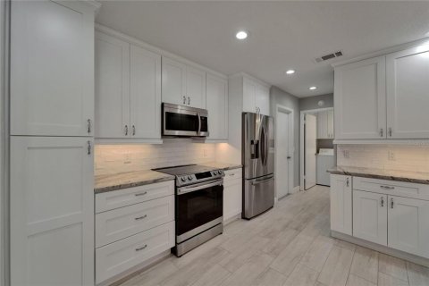 Villa ou maison à louer à Temple Terrace, Floride: 3 chambres, 170.57 m2 № 1805732 - photo 17