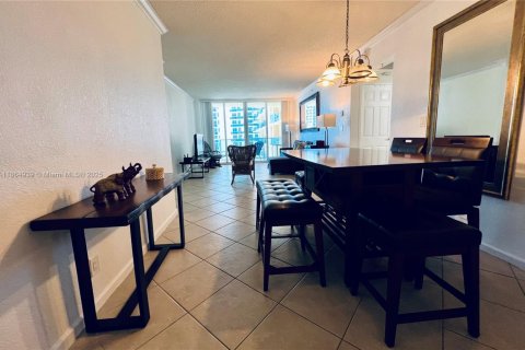 Condo in Hollywood, Florida, 1 bedroom  № 1957680 - photo 10
